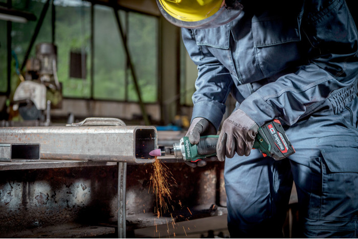 Аккумуляторная прямошлифовальная машина Metabo GВB 18 LTX BL 11-28 Compact (600828850)
