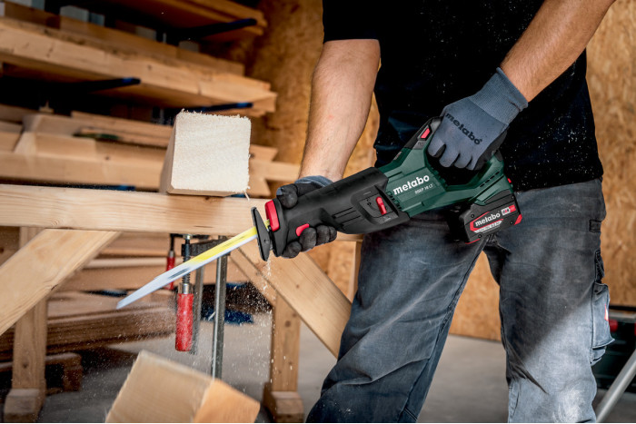 Акумуляторна шабельна пила Metabo SSEP 18 LT (601616840)
