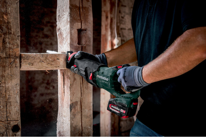 Акумуляторна шабельна пила Metabo SSEP 18 LT (601616840)