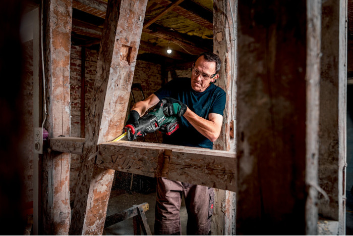 Акумуляторна шабельна пила Metabo SSEP 18 LT BL (601617850)