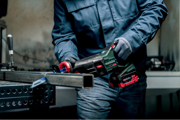 Акумуляторна шабельна пила Metabo SSEP 18 LT BL (601617850)
