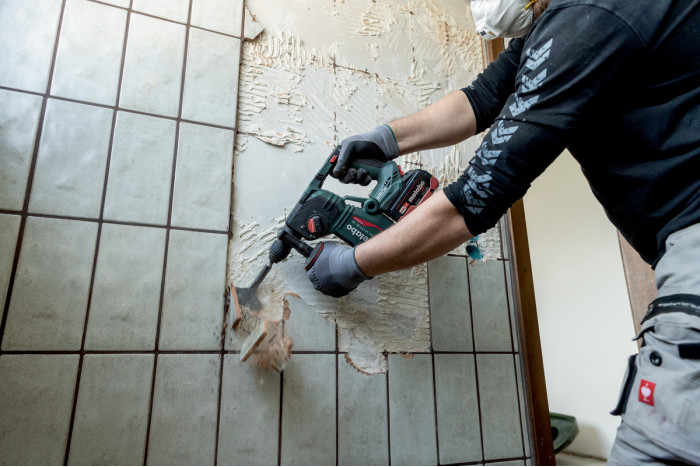 Аккумуляторный комбинированный перфоратор Metabo KH 18 LTX BL 24 (601713840)