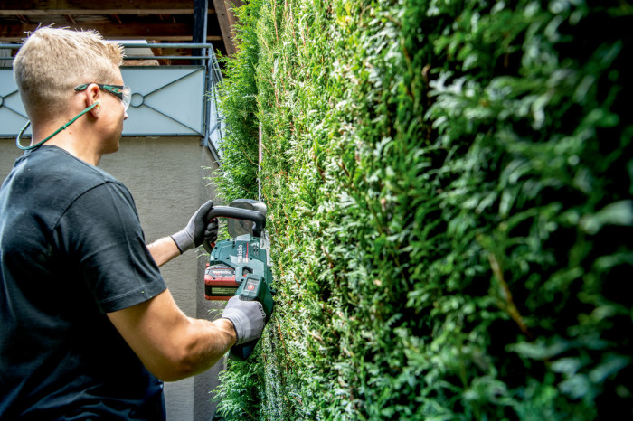 Аккумуляторный кусторез Metabo HS 18 LTX BL 75 (601724850)