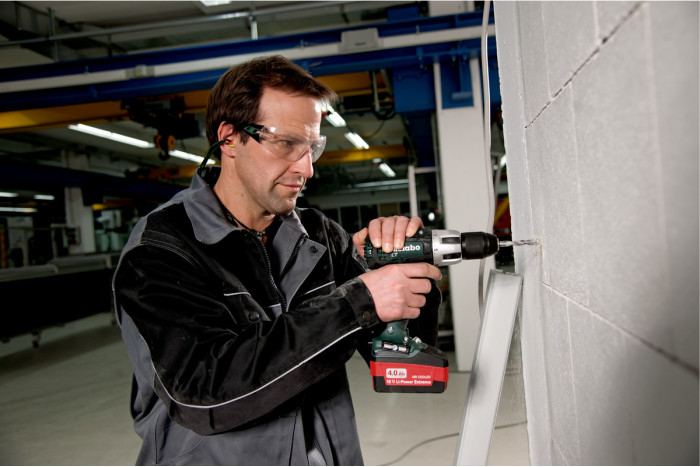 Аккумуляторная ударная дрель Metabo SB 18 LT (602103840)