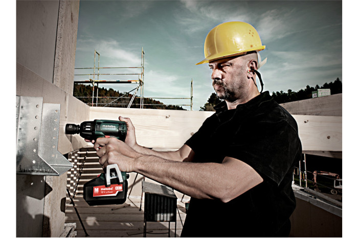 Аккумуляторный ударный гайковерт Metabo SSW 18 LTX 400 BL (602205500)