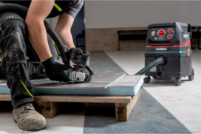 Акумуляторна кутова шліфувальна машина (болгарка) Metabo W 18 L 9-125 (602247510)