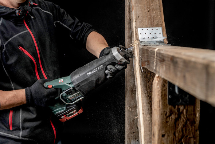 Аккумуляторная сабельная пила Metabo SSEP 18 LTX BL MВT (602258850)