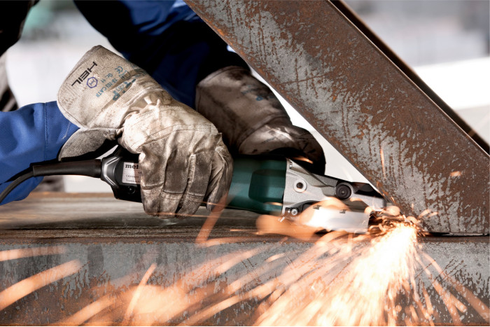 Угловая шлифмашина (болгарка) с плоским корпусом редуктора Metabo WEF 9-125 Quick (613060000)