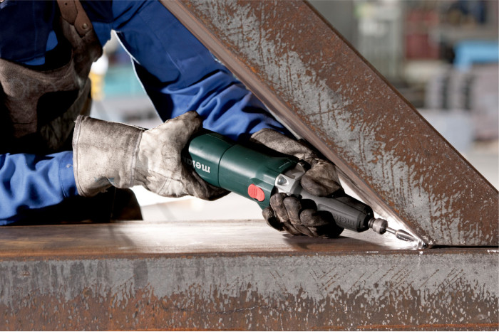 Угловая шлифмашина (болгарка) с плоским корпусом редуктора Metabo WEF 9-125 Quick (613060000)