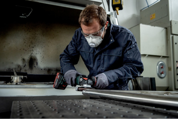 Аккумуляторная угловая шлифмашина (болгарка) Metabo WВB 18 LT BL 11-125 Quick Inox (613091850)