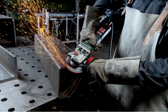 Угловая шлифмашина (болгарка) Metabo WEV 19-125 Q M-Brush (613108000)