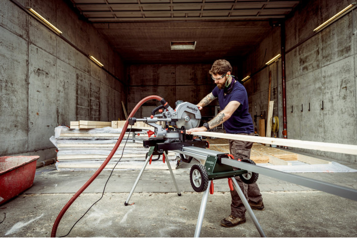 Торцовочная пила Metabo KGS 305 M Set (613305900)