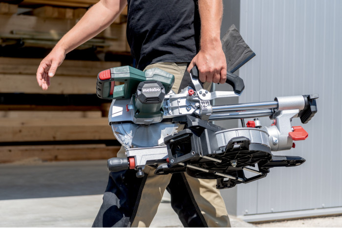 Аккумуляторная торцовочная пила Metabo KGS 18 LTX BL 254 (614254650)