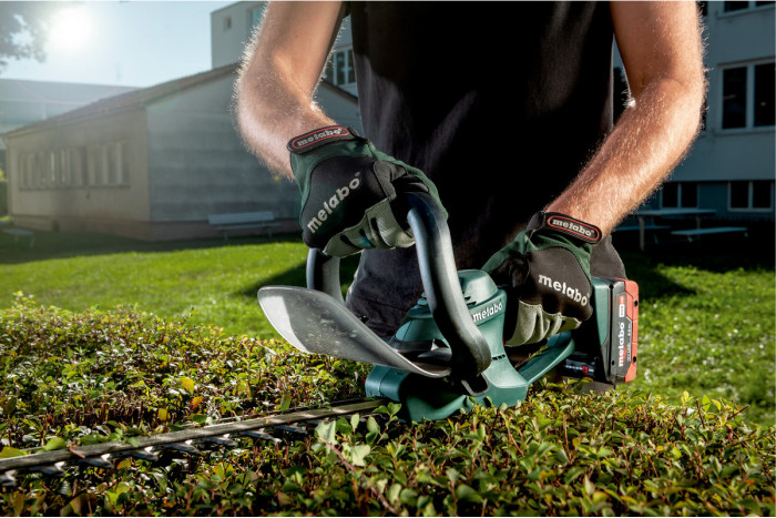 Аккумуляторный кусторез Metabo AHS 18-55 V (600463000)